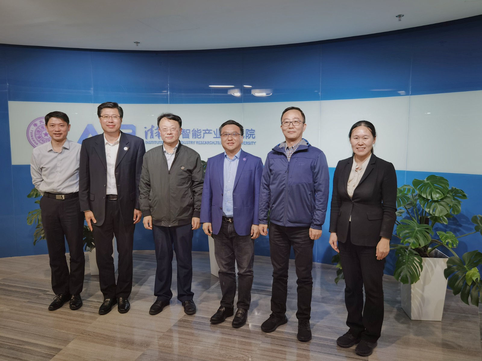 20211012-常务副校长王希勤调研做爱直播
-程俐嘉-王希勤一行调研合影-.jpg